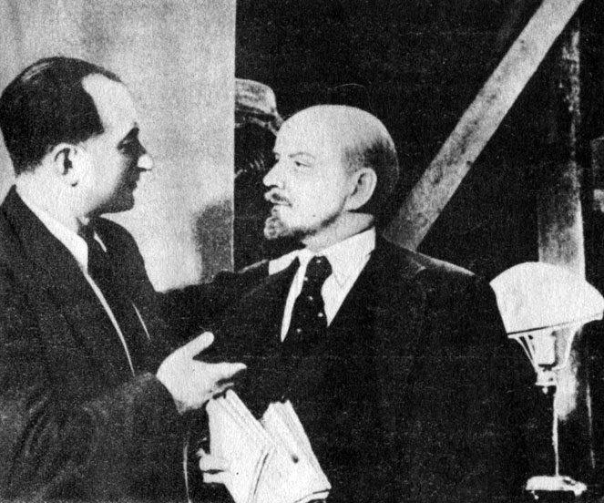 М. Ромм и Б. Щукин на съемках фильма 'Ленин в Октябре'